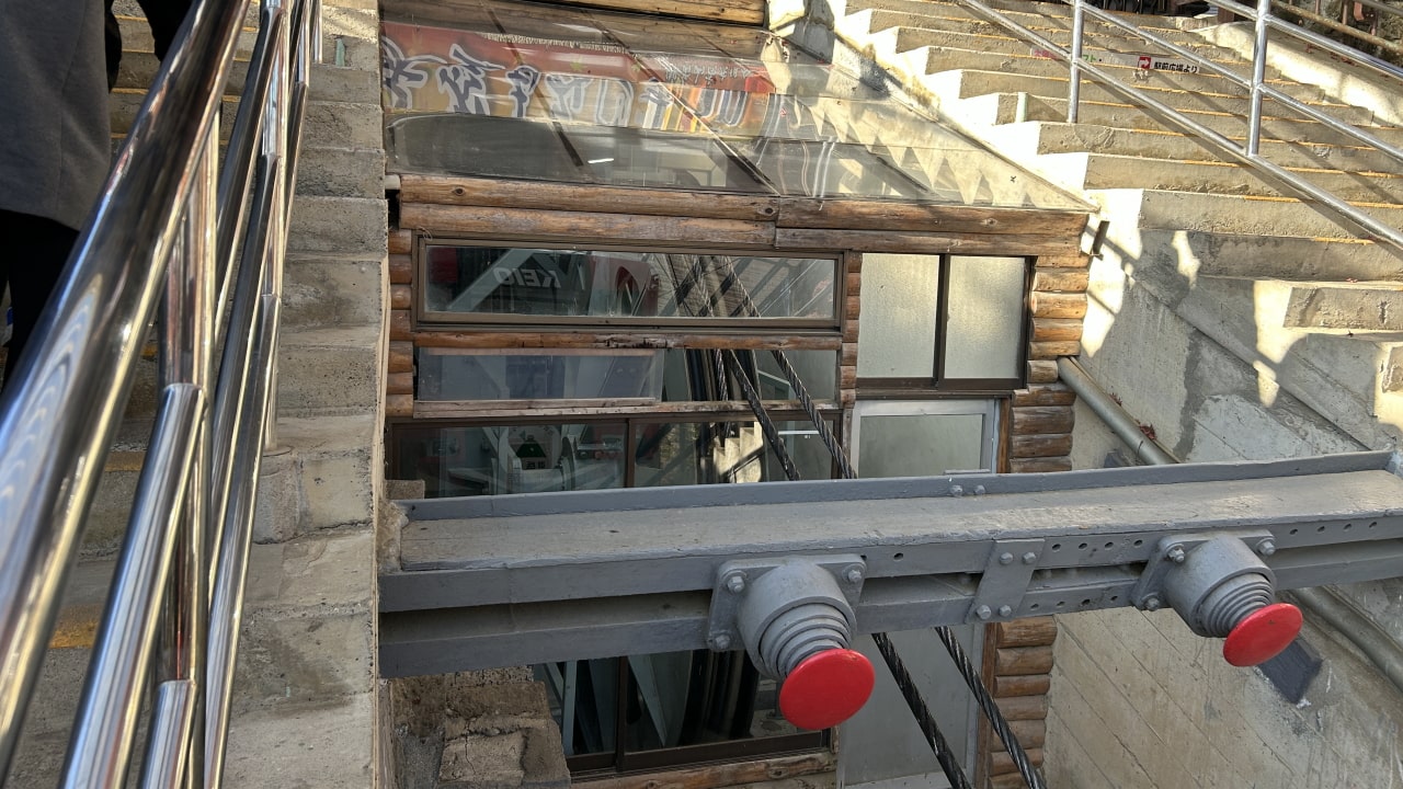 ケーブルカー頂上駅にある巨大な滑車