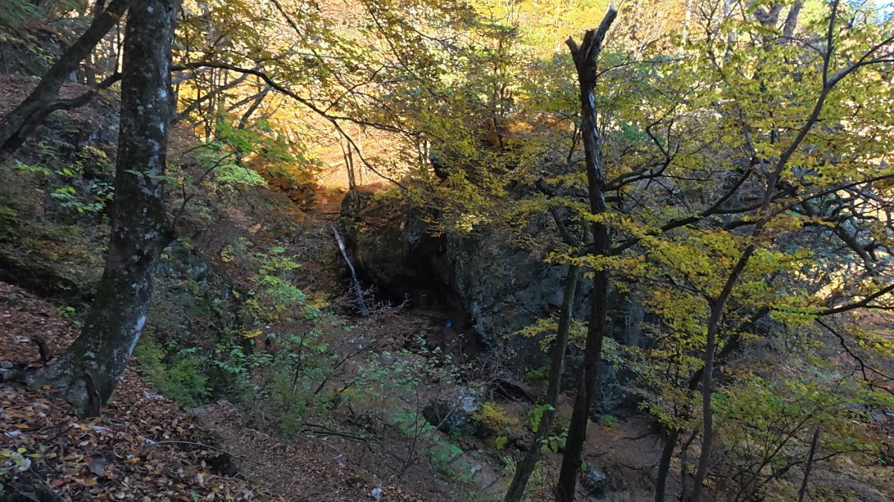 綾広の滝を後にします