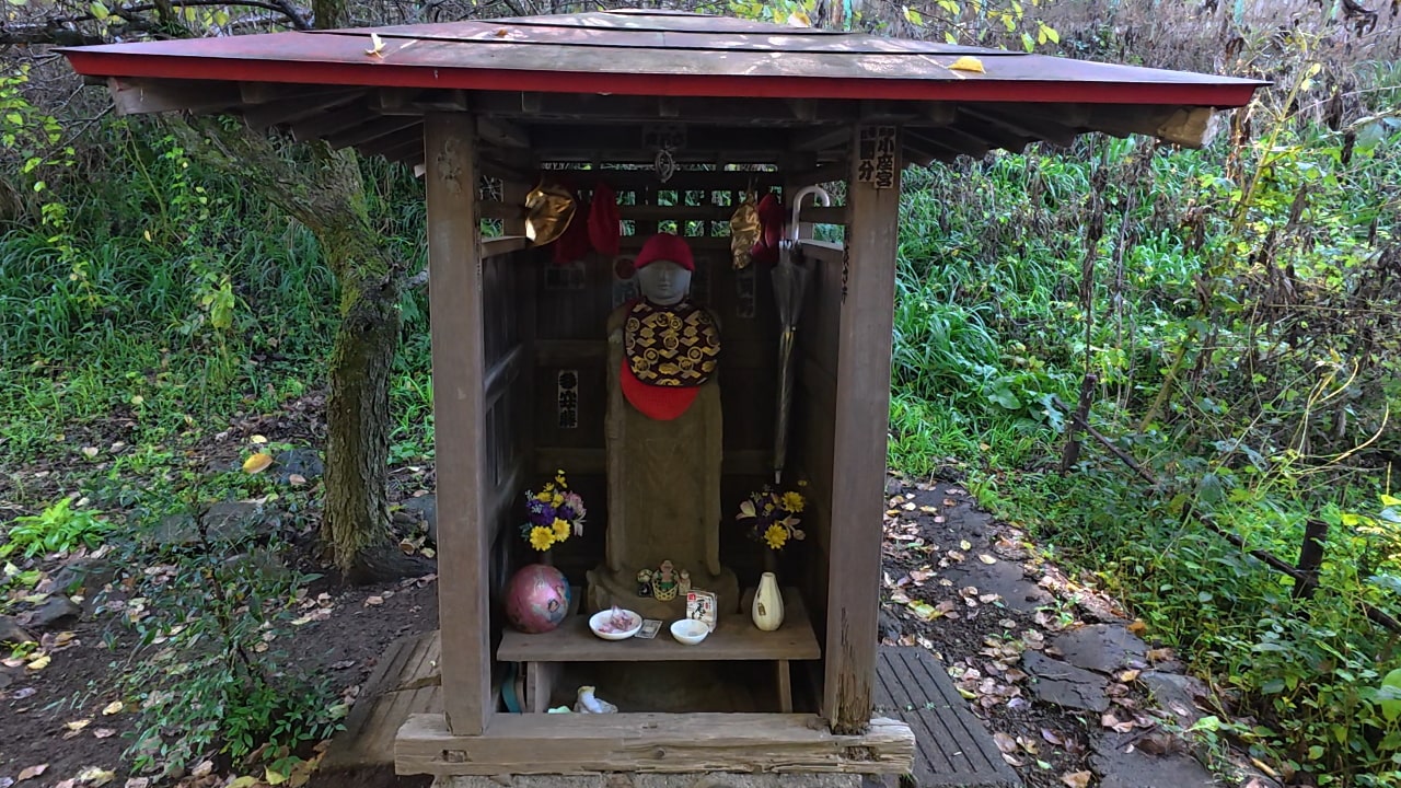 とてもやさしい顔をしたお地蔵さん。