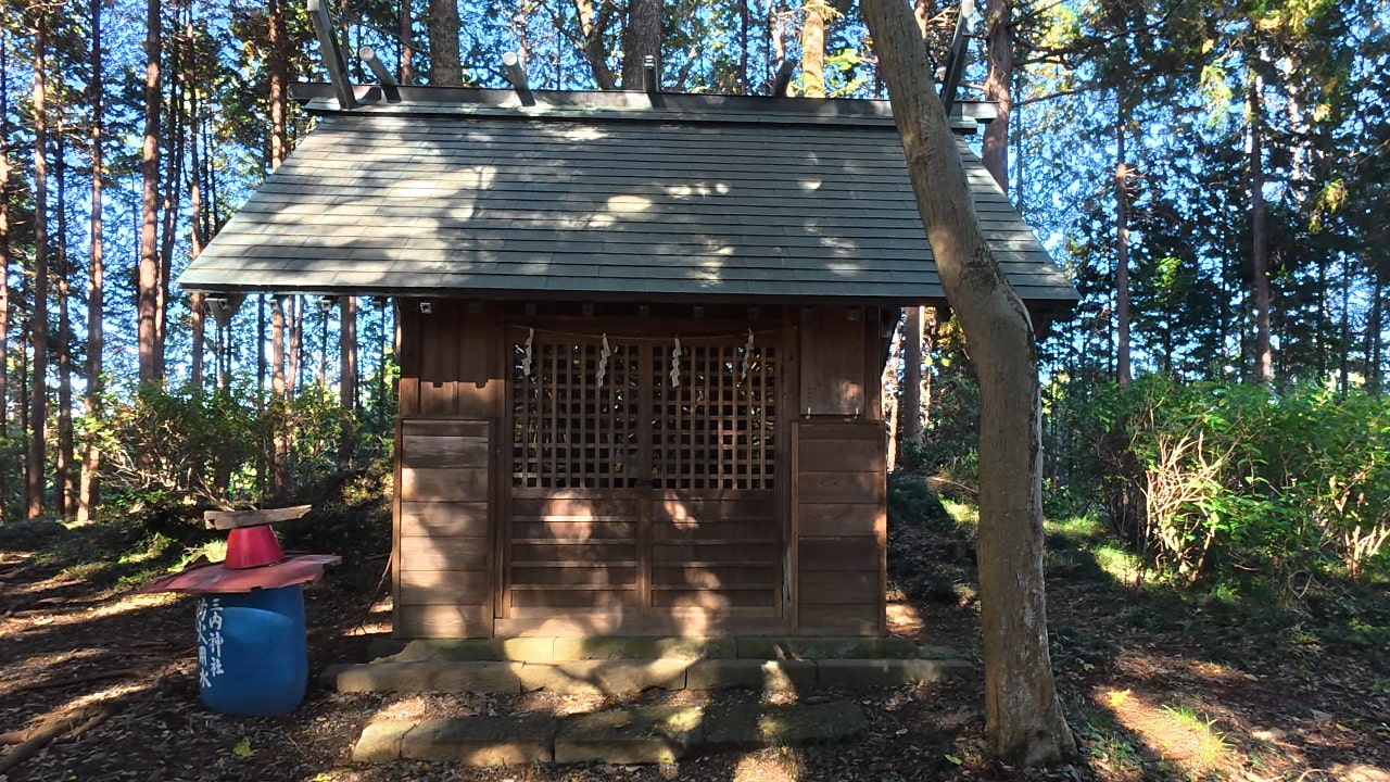 天竺山山頂の三内神社(さんないじんじゃ)の本社