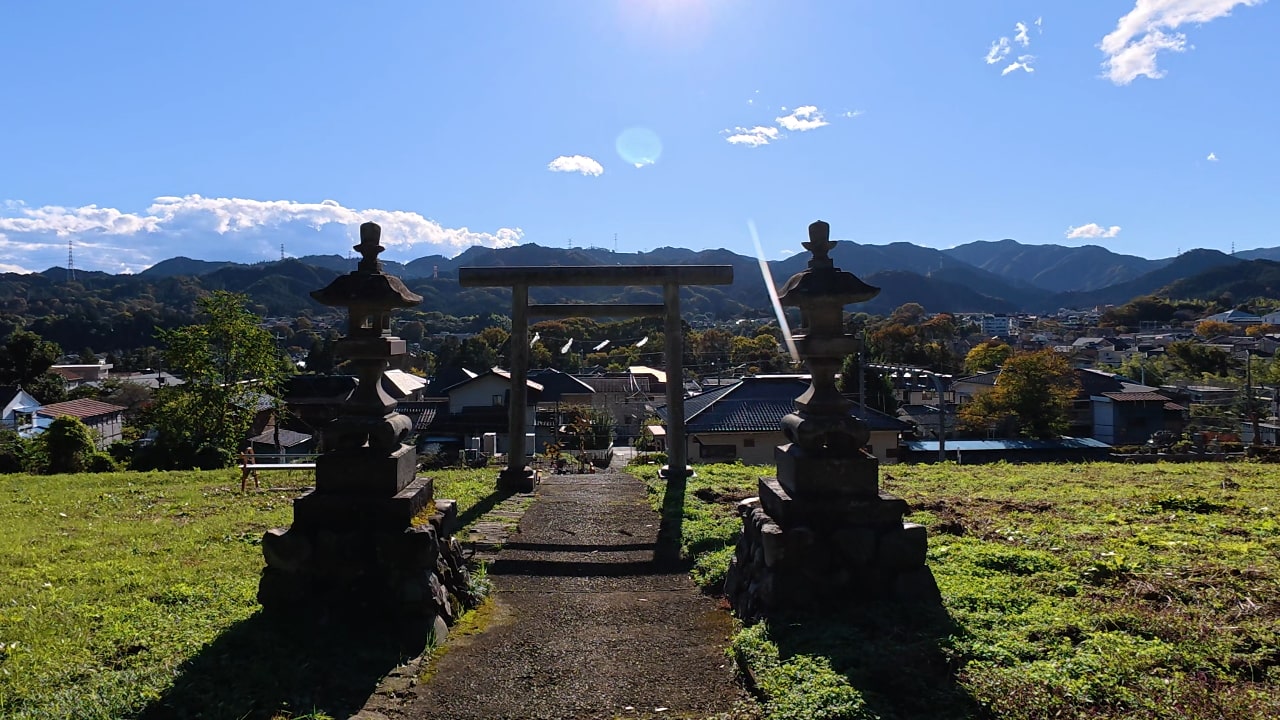 三内神社の鳥居。